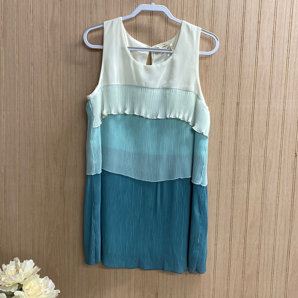 Entro Women’s Dress size Large pleated teal aqua light blue off white sleeveless